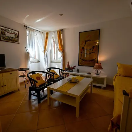 Apartment Alice With Balcony