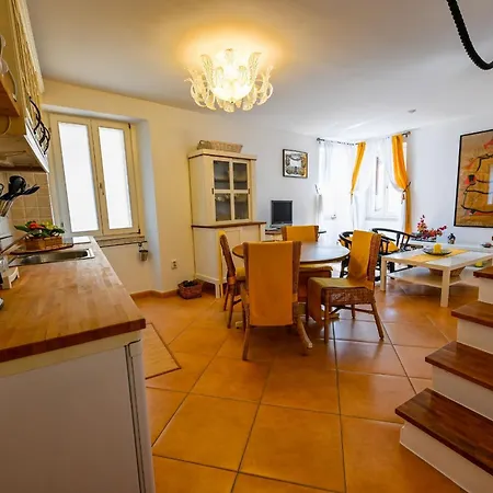 Apartment Alice With Balcony Rovinj