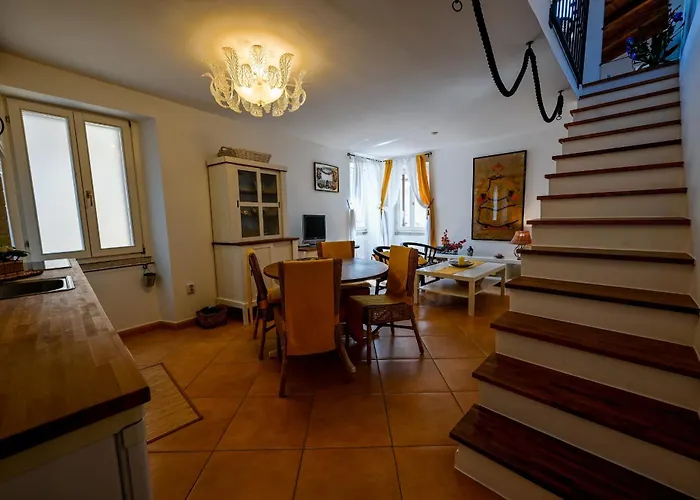 Alice With Balcony Ρόβινι